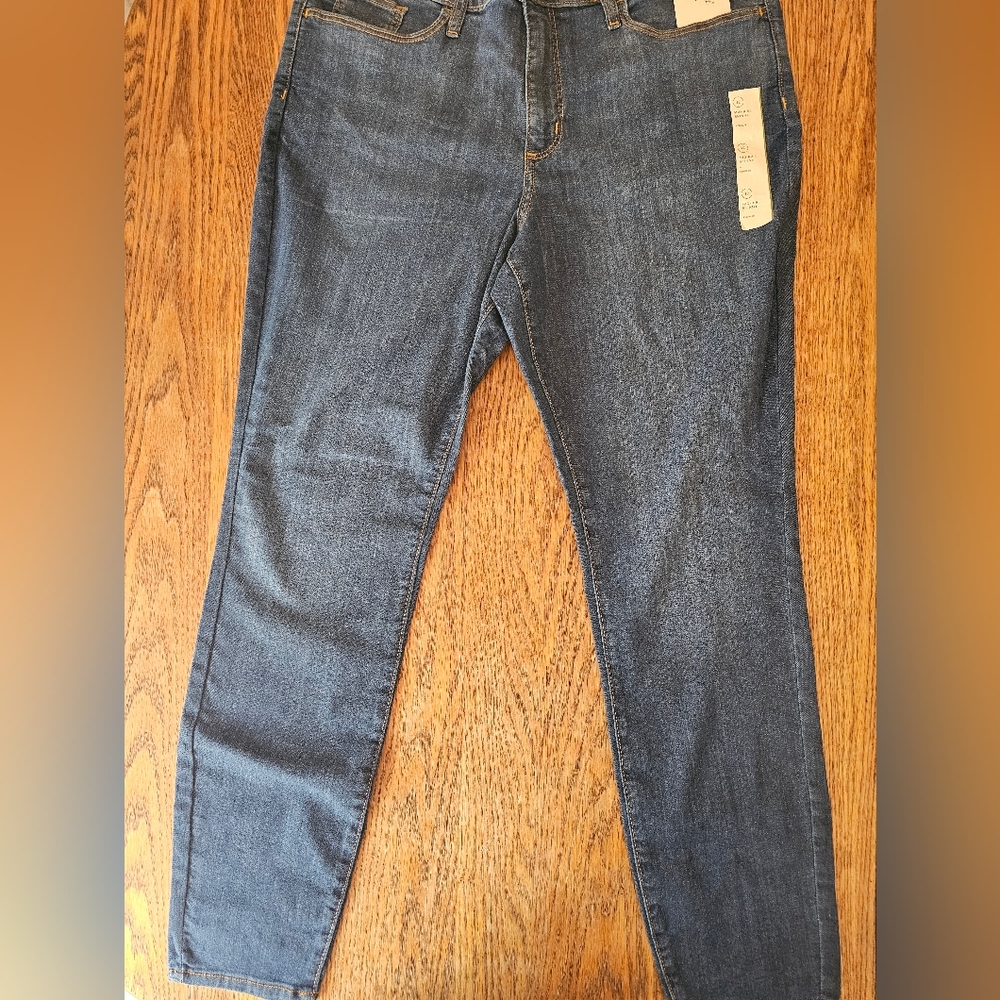 Universal Thread Medium Wash Denim Jeans